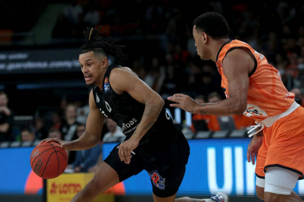 他其实在向 他其实在向