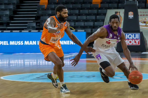 以短期合同 以短期合同